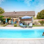 D'hotes Les Tuilieres Guest house