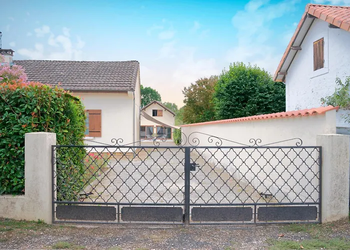 D'hotes Les Tuilieres ゲストハウス 3*